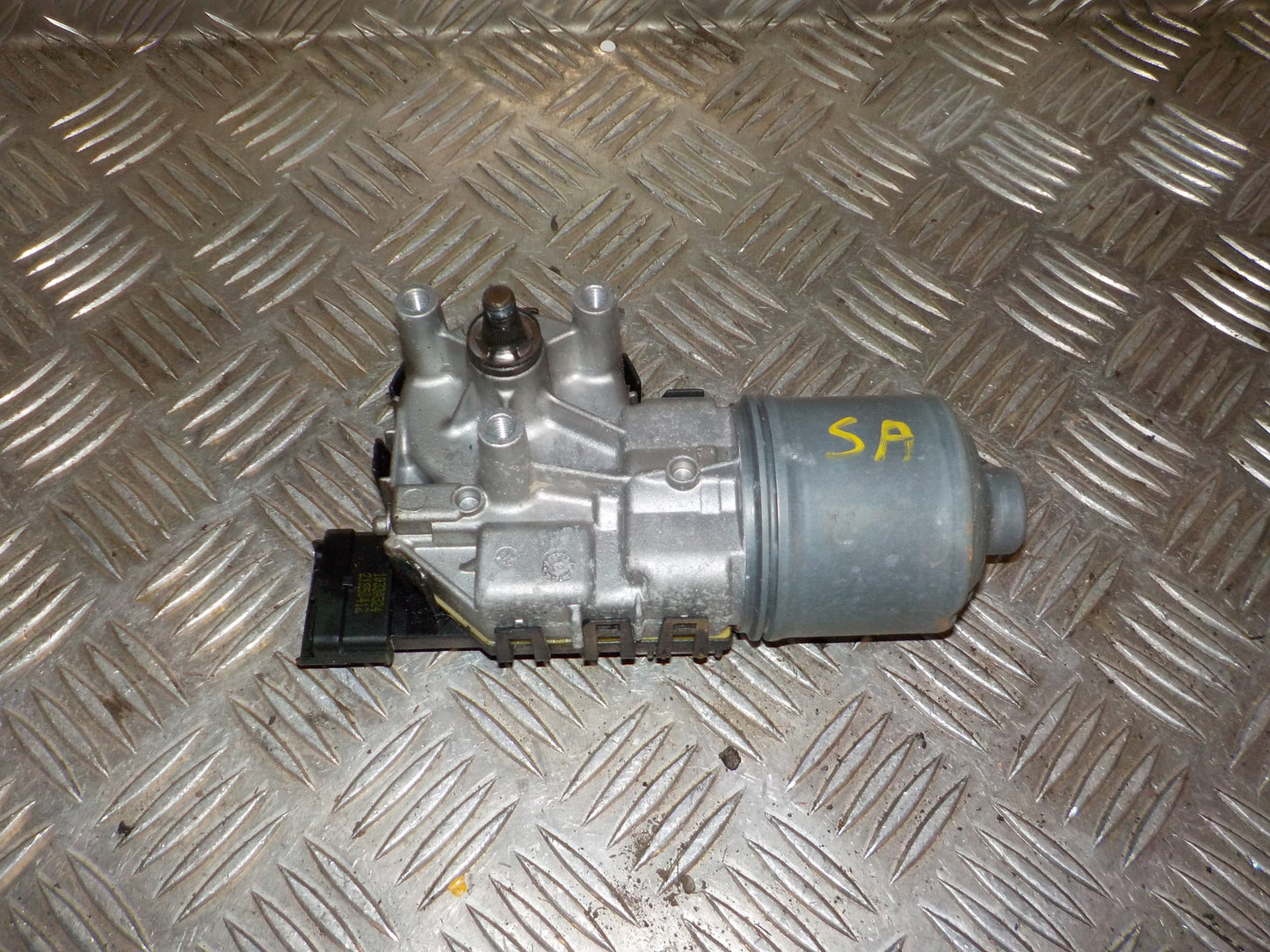 Peugeot 206+ Viskermotor Med OEM Nr. 0390241523 Fra Peugeot Ophugger