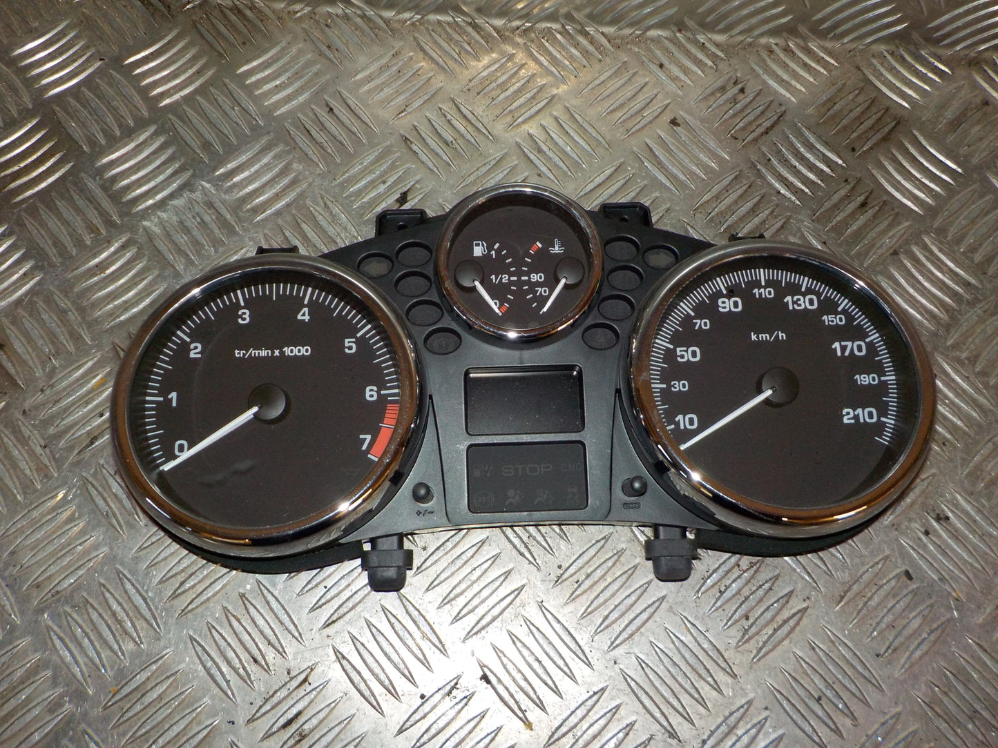 Peugeot 206+ Speedometer - Instrument Med OEM Nr. 9673799480 Fra Peugeot Ophugger