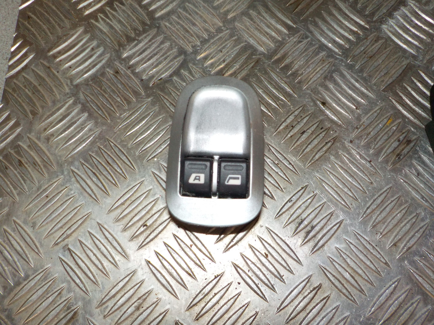 Peugeot 206+ Kontakt Rudehejs Med OEM Nr. 96644392VV Fra Peugeot Ophugger