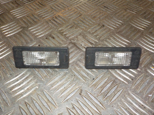 Skoda Rapid Nummerpladelygte Med OEM Nr. 5N0943021B Fra Skoda Ophugger