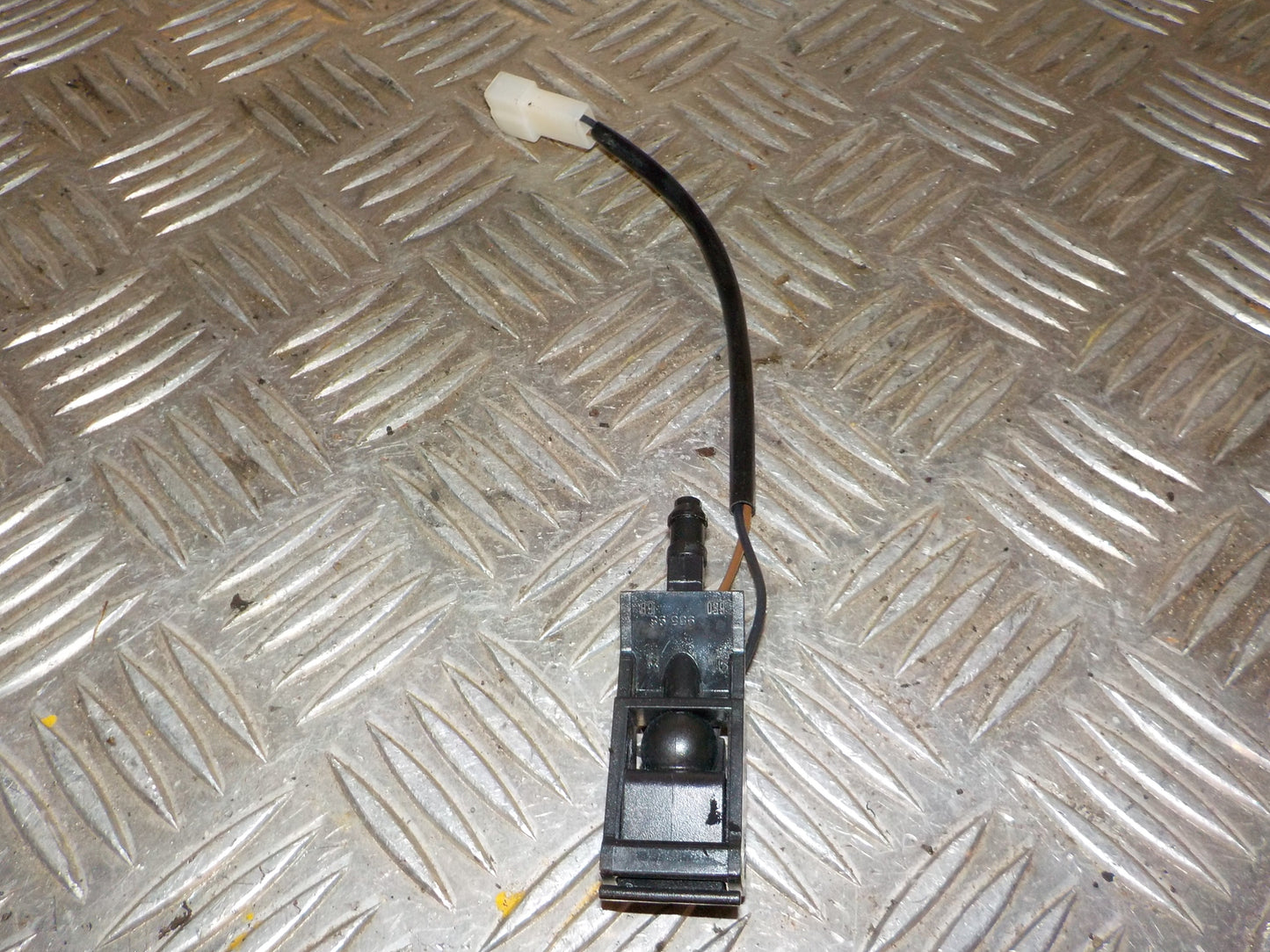 Skoda Rapid Sprinklerdyse Med OEM Nr. 6E0955986B Fra Skoda Ophugger