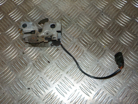 Skoda Rapid Hjelmlås Med OEM Nr. 5JA823509E Fra Skoda Ophugger