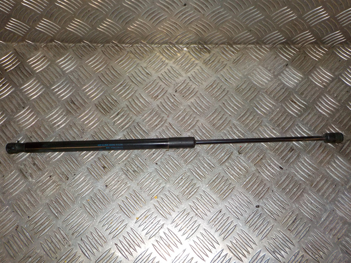 Skoda Rapid Bagklapsdæmper Med OEM Nr. 5JJ827550A Fra Skoda Ophugger