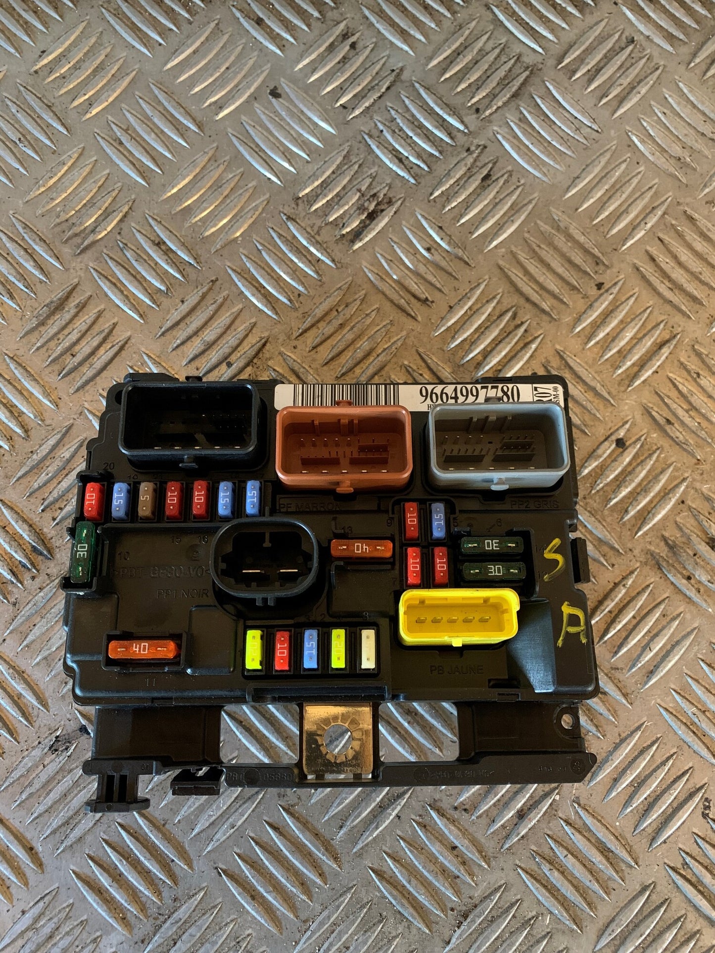 Peugeot 207 Cc Sikringsboks Med OEM Nr. BSM00 Fra Peugeot Ophugger