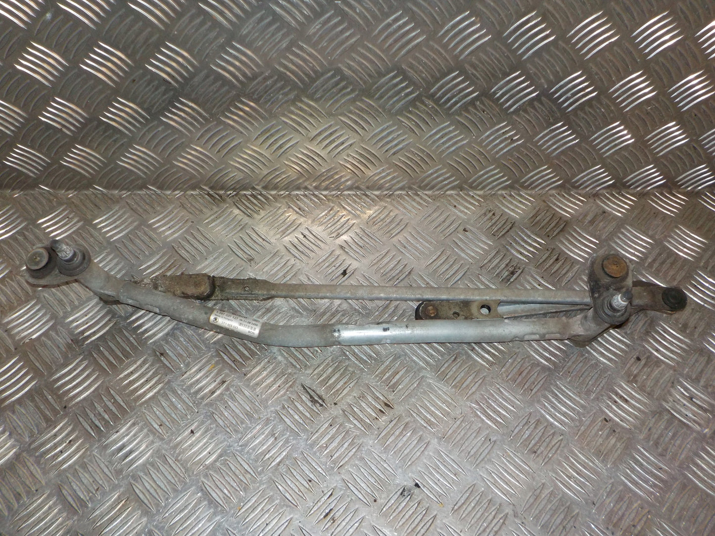 Skoda Superb Viskertræk Med OEM Nr. 3T1955023 Fra Skoda Ophugger