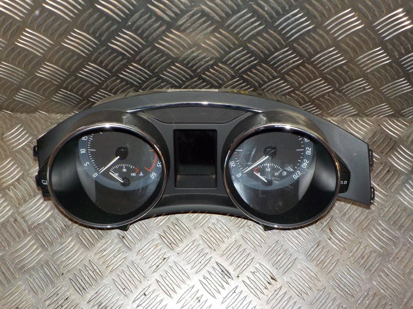 Skoda Superb Speedometer - Instrument Med OEM Nr. 3T1920841H Fra Skoda Ophugger