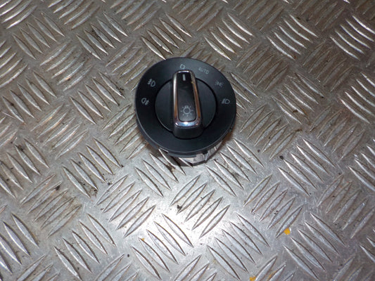 Skoda Superb Kontakt Lys Med OEM Nr. 3T0941431B Fra Skoda Ophugger