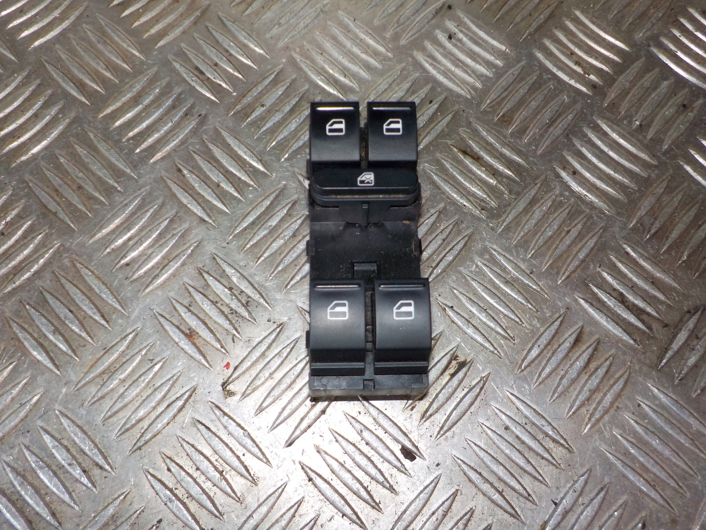 Skoda Superb Kontakt Rudehejs Med OEM Nr. 1Z0959858B Fra Skoda Ophugger