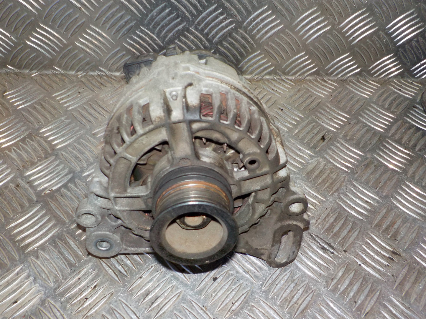VW Polo 9N Generator Med OEM Nr. 037903025H Fra VW Ophugger