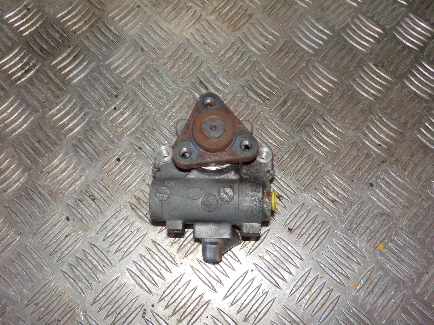 BMW 5-Serie E39 Servopumpe Med OEM Nr. 32411094098 Fra BMW Ophugger