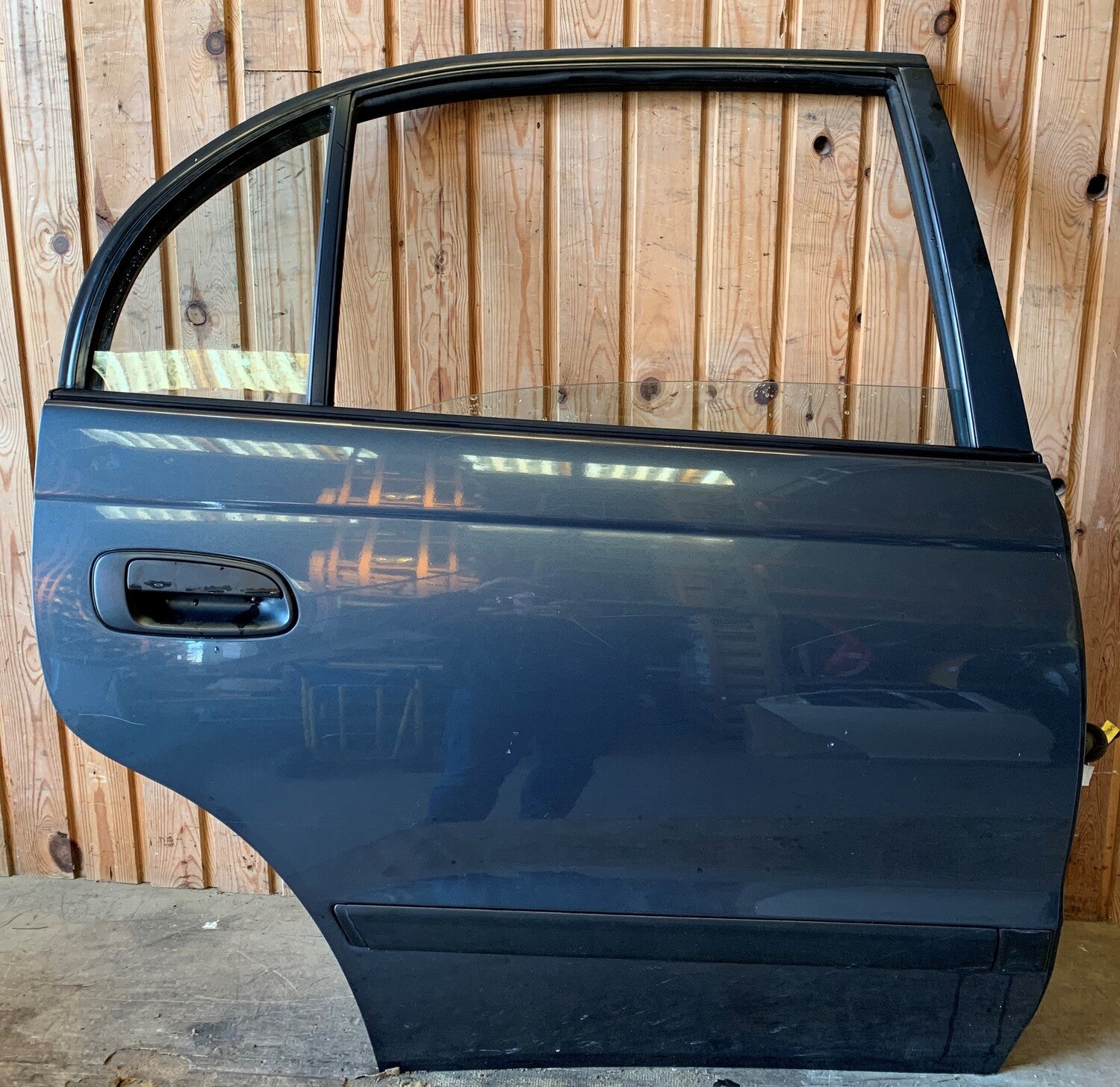 Toyota Carina E Japansk Bagdør H Med OEM Nr. Ophugger Fra Toyota Ophugger