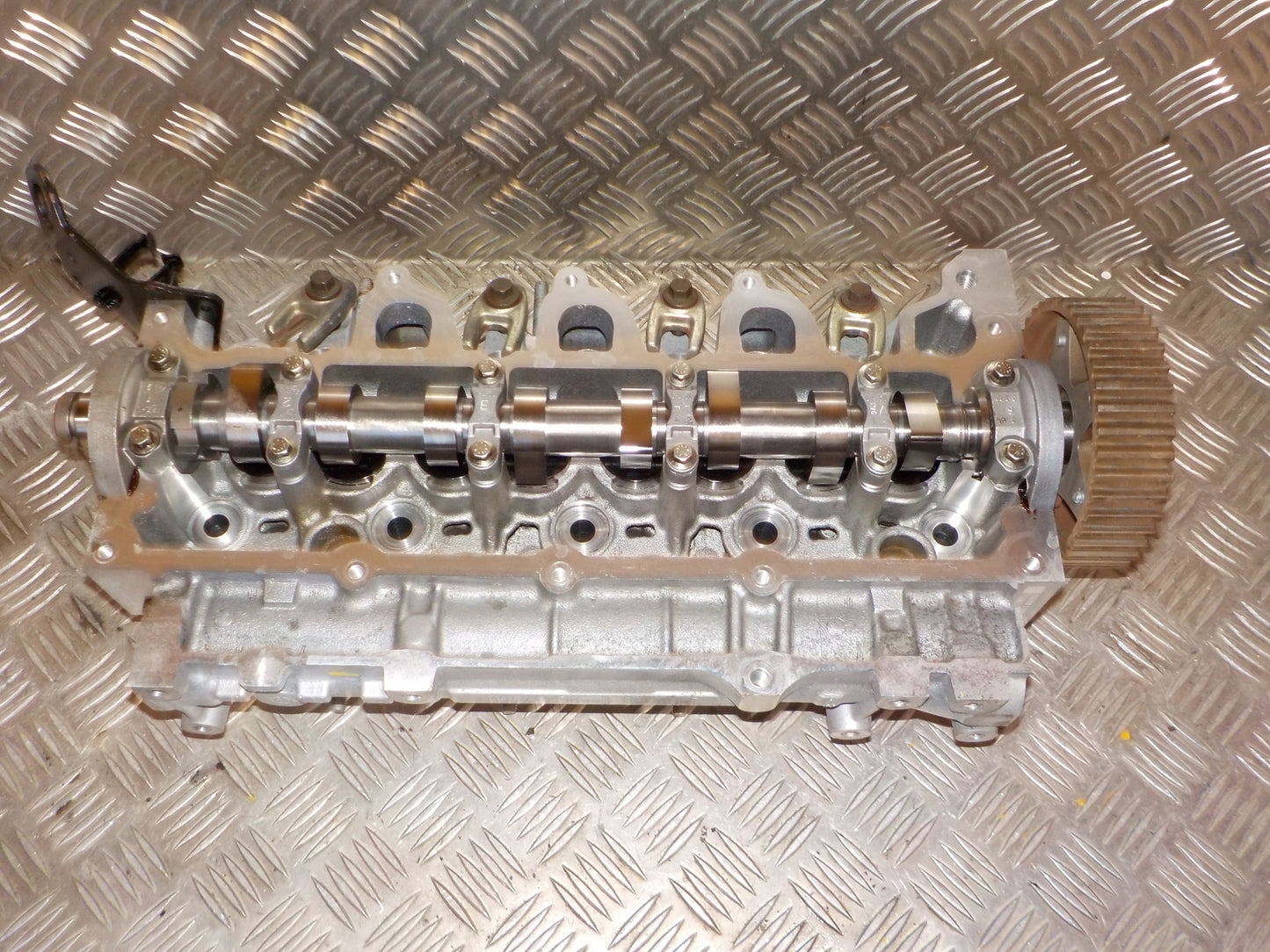 Renault Clio 4 Topstykke Med OEM Nr. 110421615R Fra Renault Ophugger
