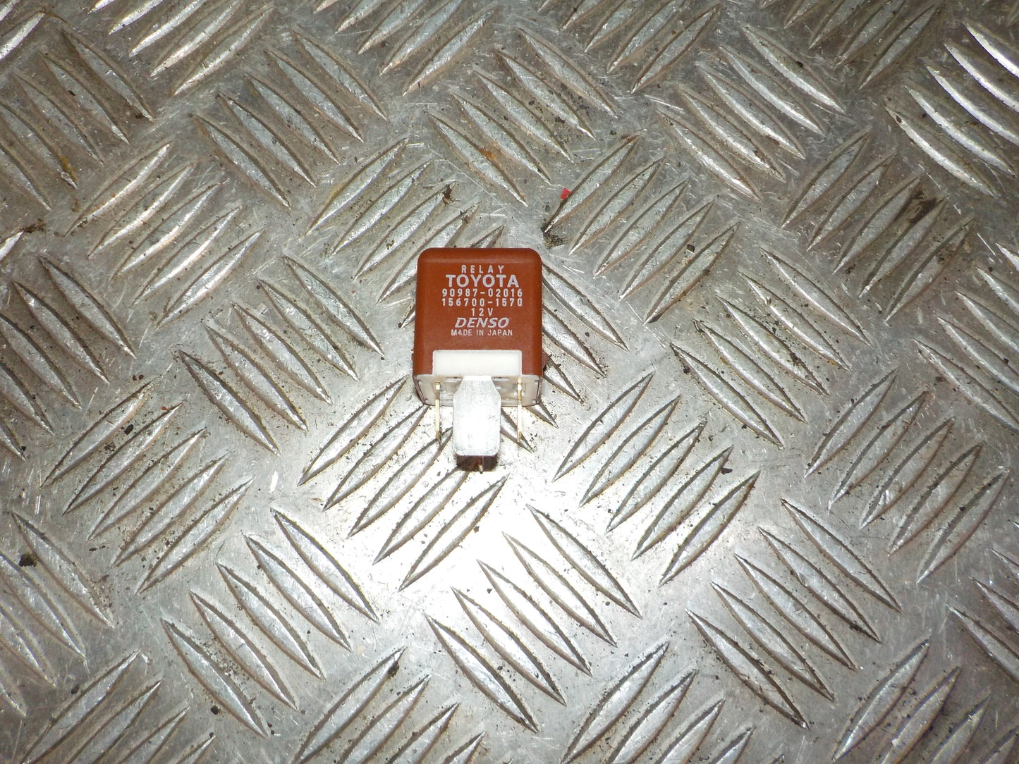 Toyota Dyna Relæ Diverse Med OEM Nr. 9098702016 Fra Toyota Ophugger