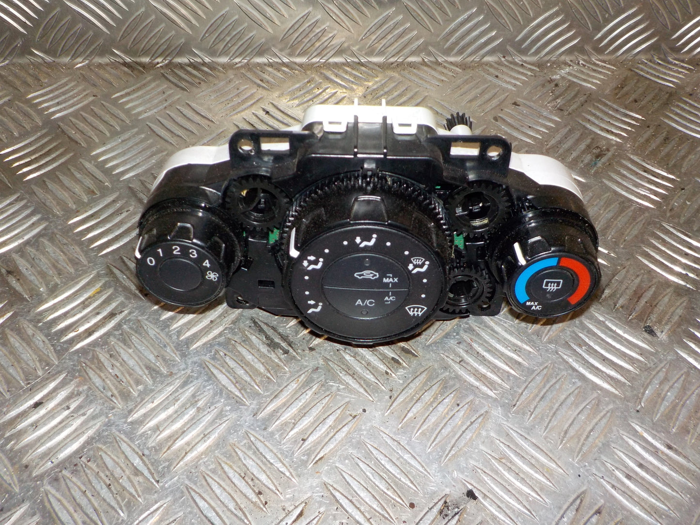 Ford Fiesta 7 Varmeregulering Med OEM Nr. 8A6118549 Fra Ford Ophugger