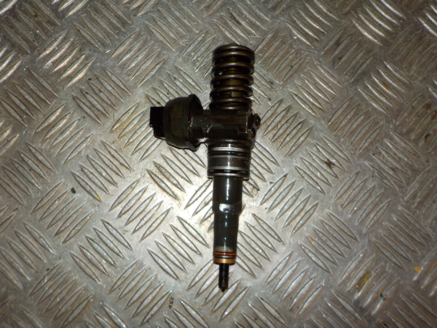 VW Transporter T5 1.Fac: Okt 2009/Jul 2015 Dyse Med OEM Nr. 070130073N Fra VW Ophugger