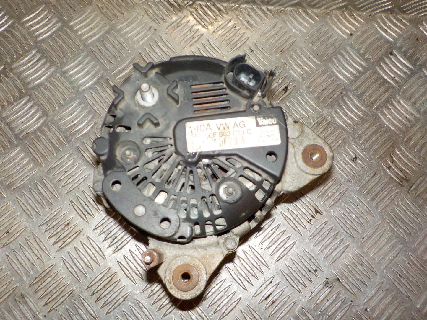 VW Touran 1T GP Generator Med OEM Nr. 06F903023C Fra VW Ophugger