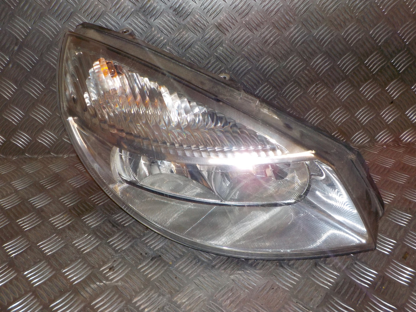 Renault Megane Scenic 2 Forlygte Med OEM Nr. 260102336R Fra Renault Ophugger