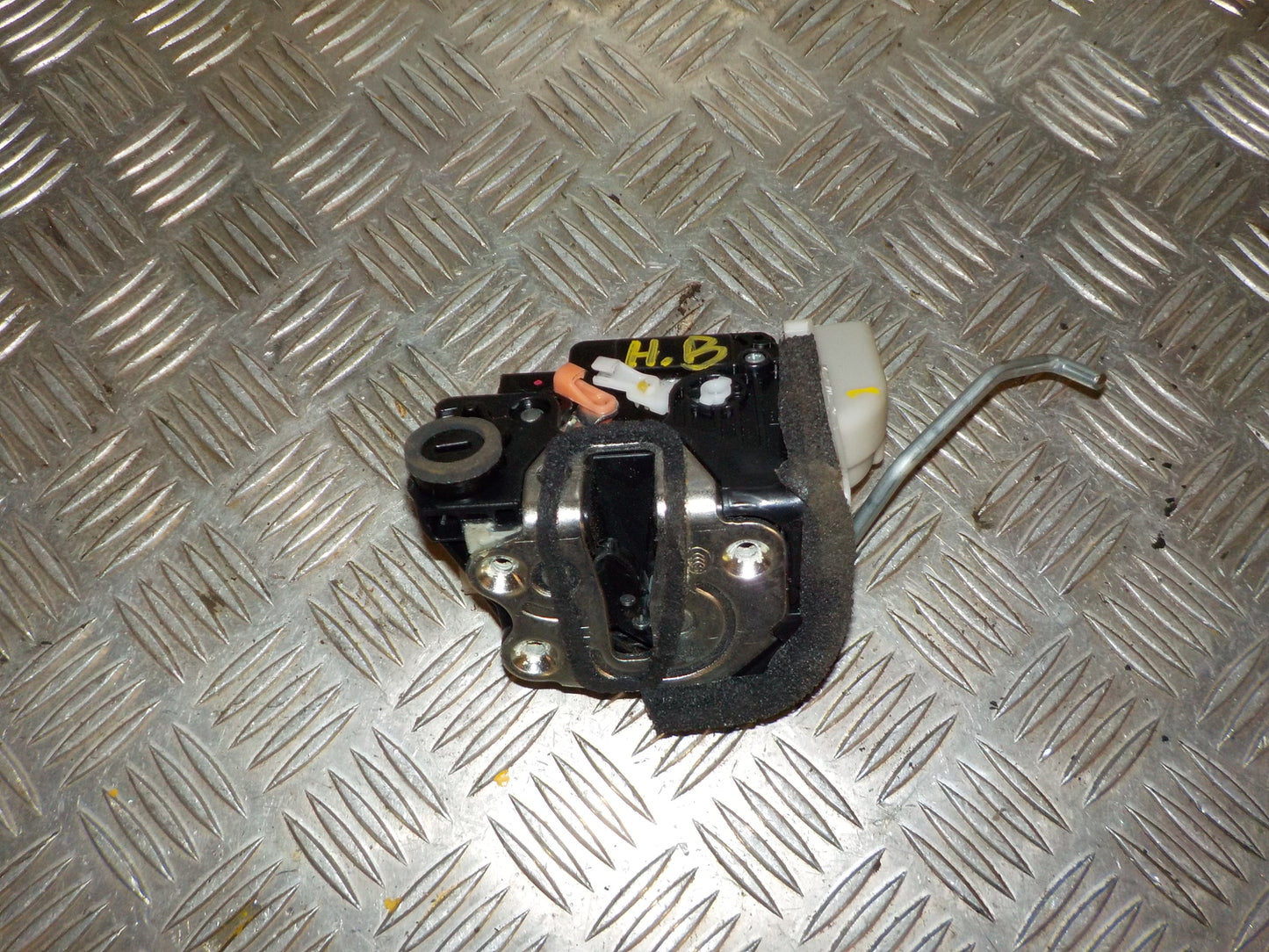 Kia Picanto Dørlås Med OEM Nr. 814201Y020 Fra Kia Ophugger