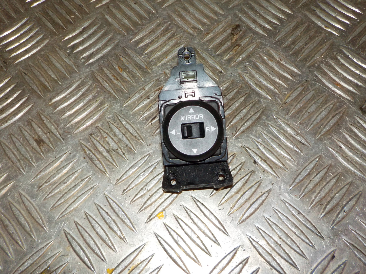 Kia Picanto Kontakt Sidespejl Med OEM Nr. 935301Y000 Fra Kia Ophugger