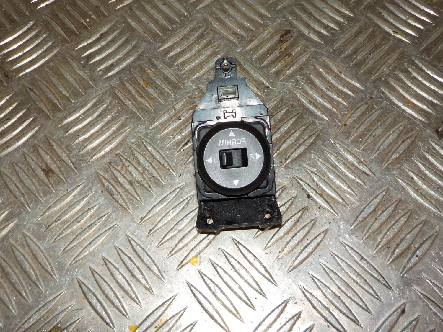 Kia Picanto Kontakt Sidespejl Med OEM Nr. 935301Y000 Fra Kia Ophugger