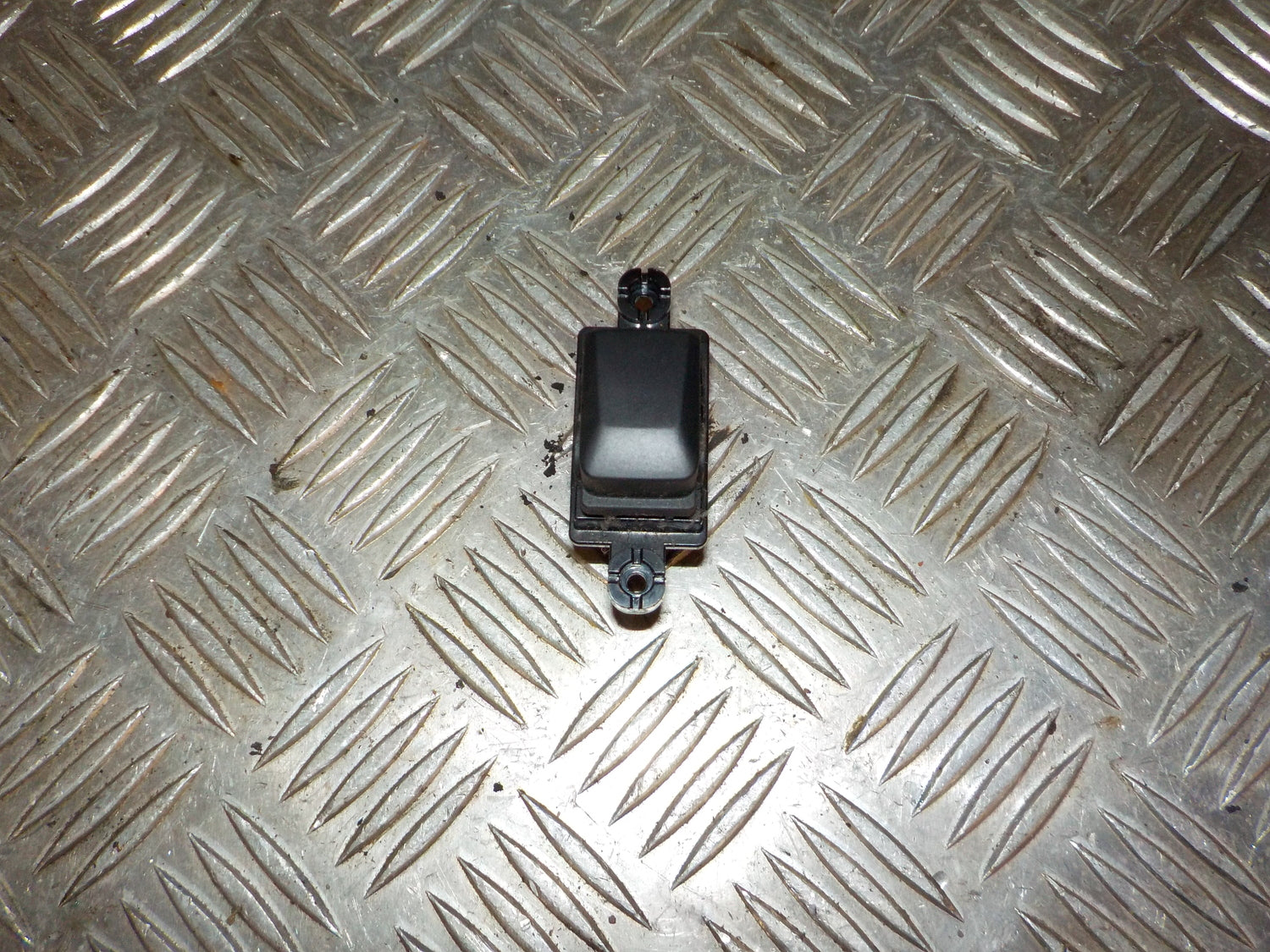 Kia Picanto Kontakt Rudehejs Med OEM Nr. 935801Y000 Fra Kia Ophugger