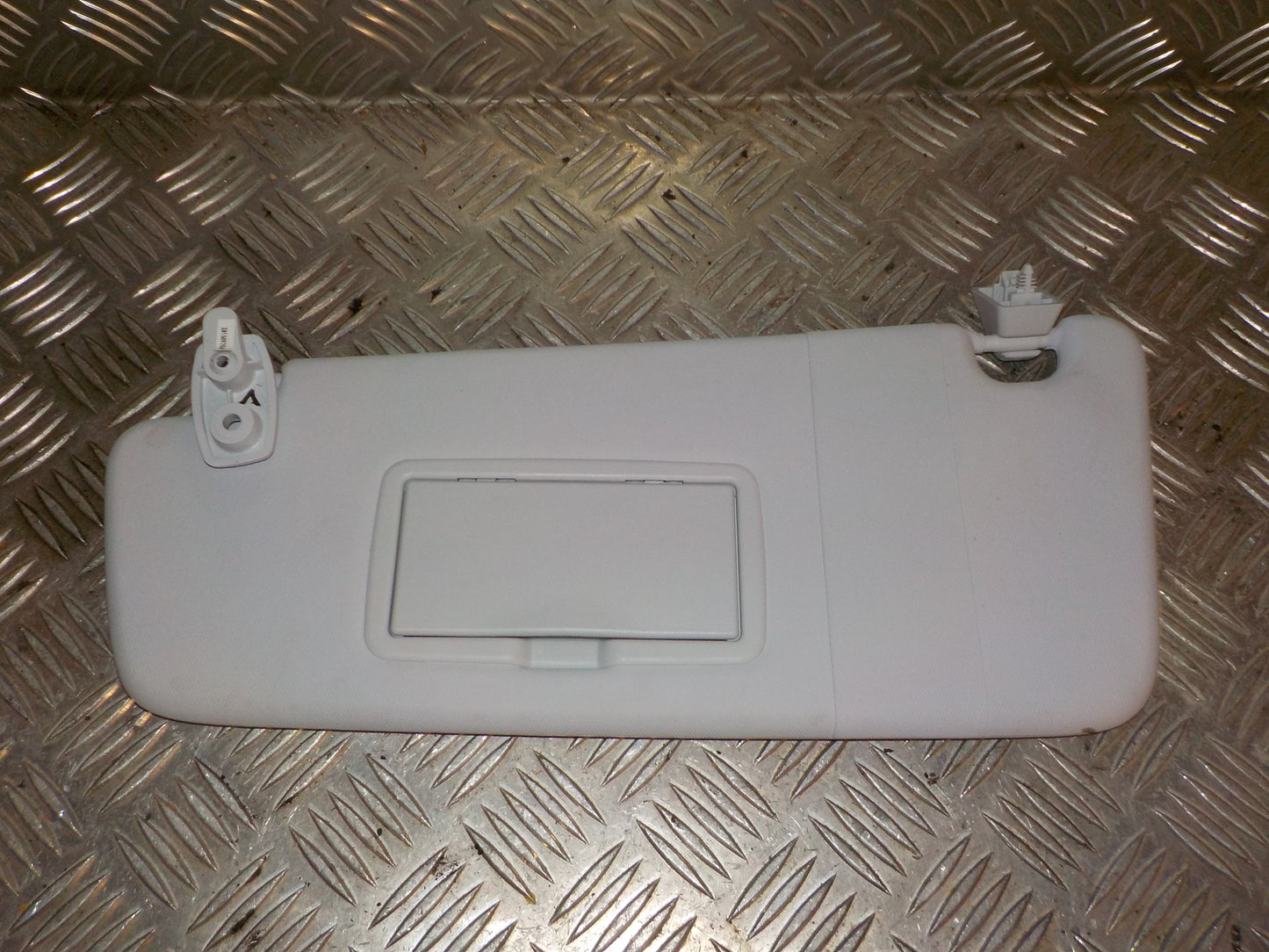 Opel Corsa E Solskærm Med OEM Nr. 13424475 Fra Opel Ophugger