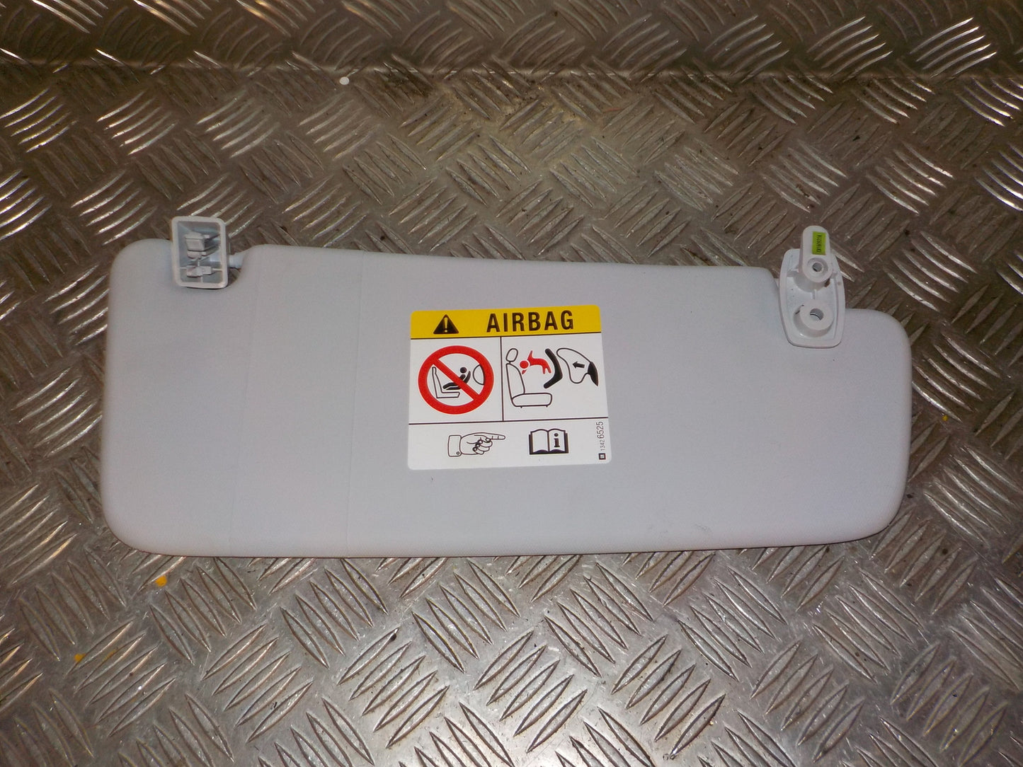 Opel Corsa E Solskærm Med OEM Nr. 13454369 Fra Opel Ophugger