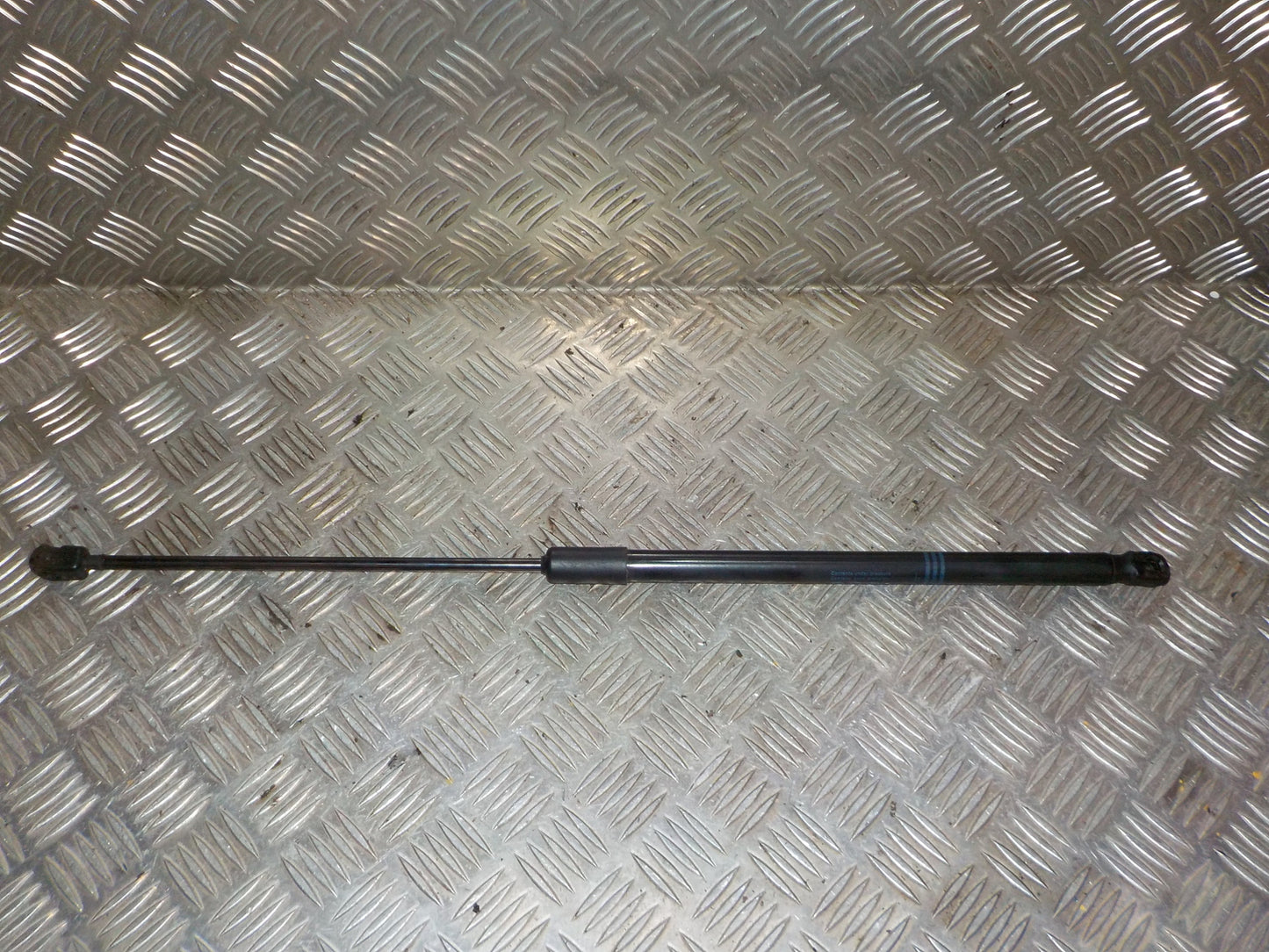 Opel Corsa E Bagklapsdæmper Med OEM Nr. 39089134 Fra Opel Ophugger