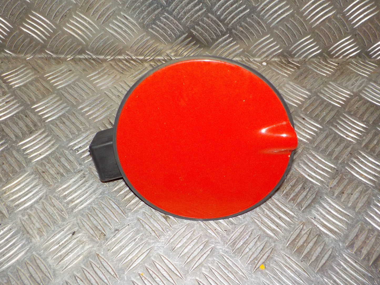 Opel Corsa E Benzinklap / Tankklap Med OEM Nr. 45303132 Fra Opel Ophugger