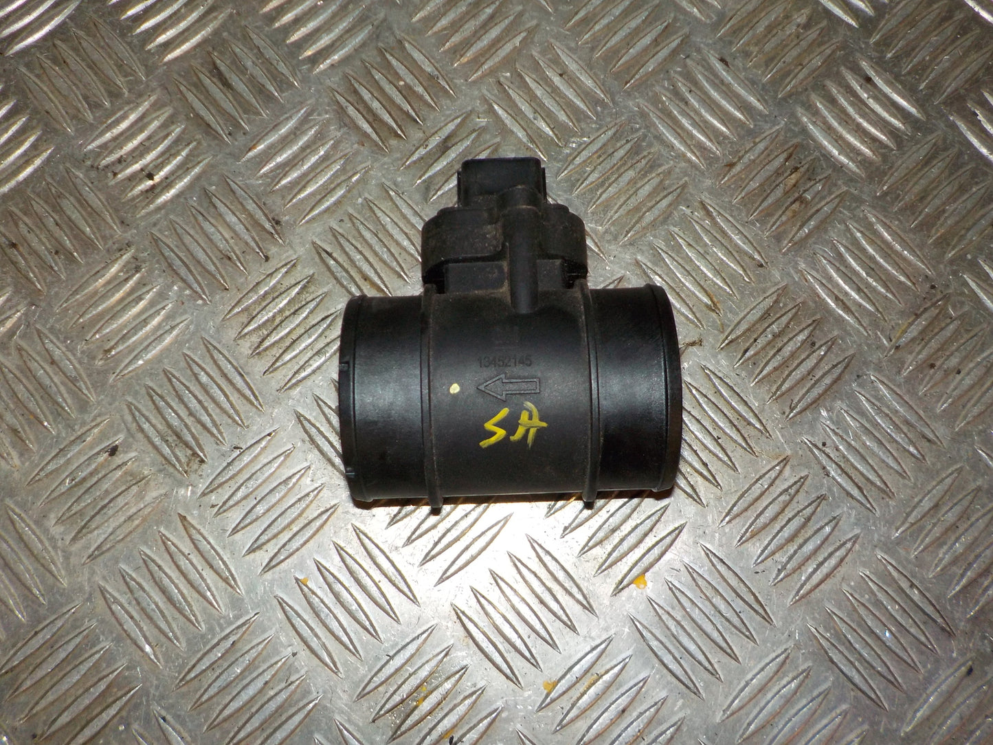 Opel Corsa E Luftmængdemåler Med OEM Nr. 460023377 Fra Opel Ophugger