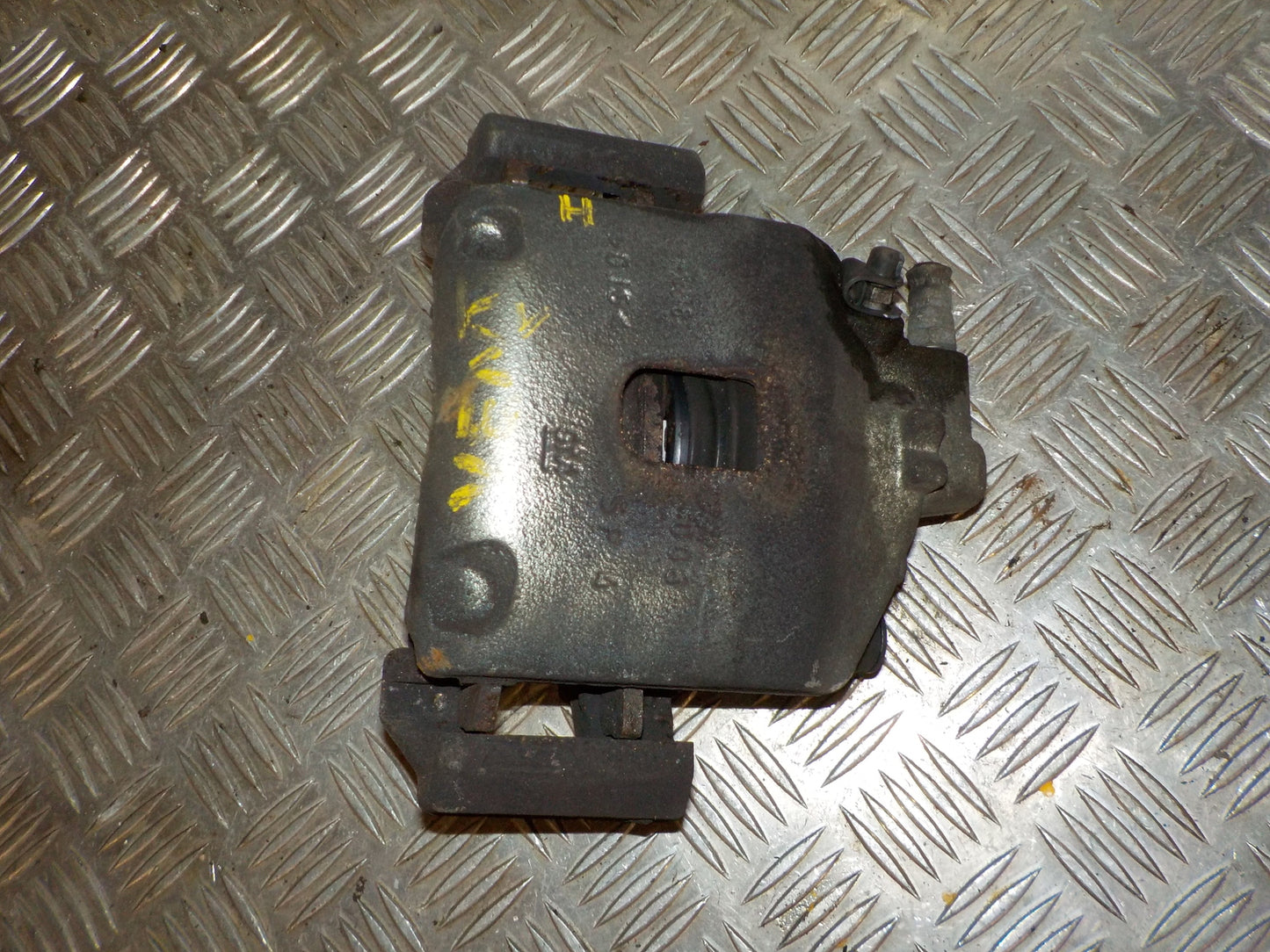 Opel Corsa E Bremsekaliber HF Med OEM Nr. 95517021 Fra Opel Ophugger