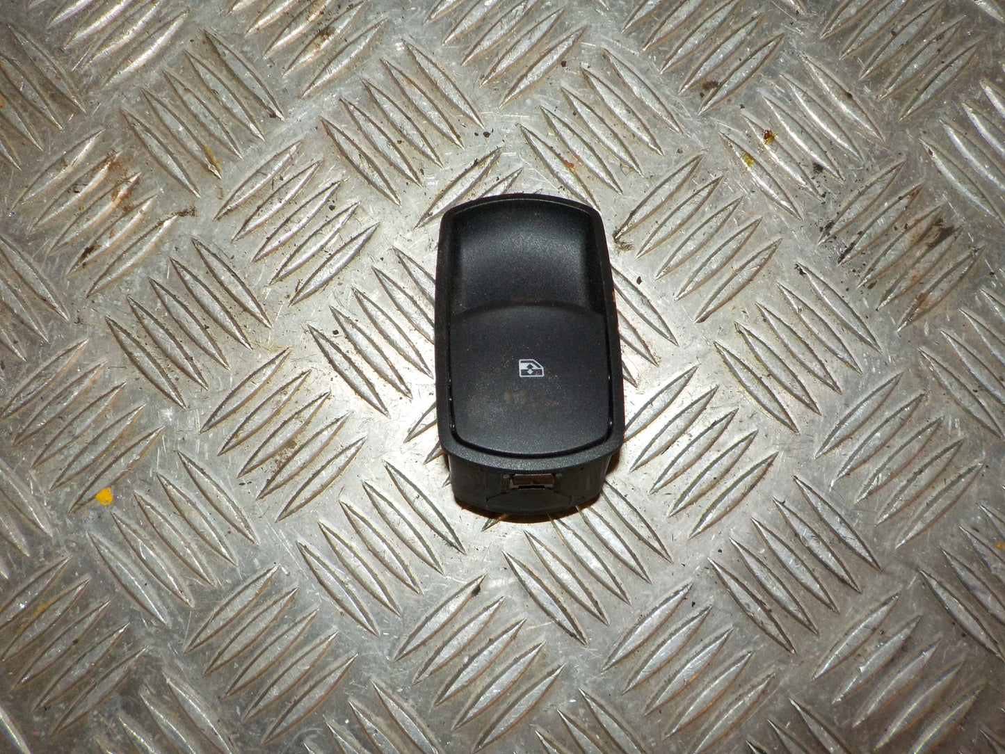 Opel Corsa E Kontakt Rudehejs Med OEM Nr. 13430018 Fra Opel Ophugger