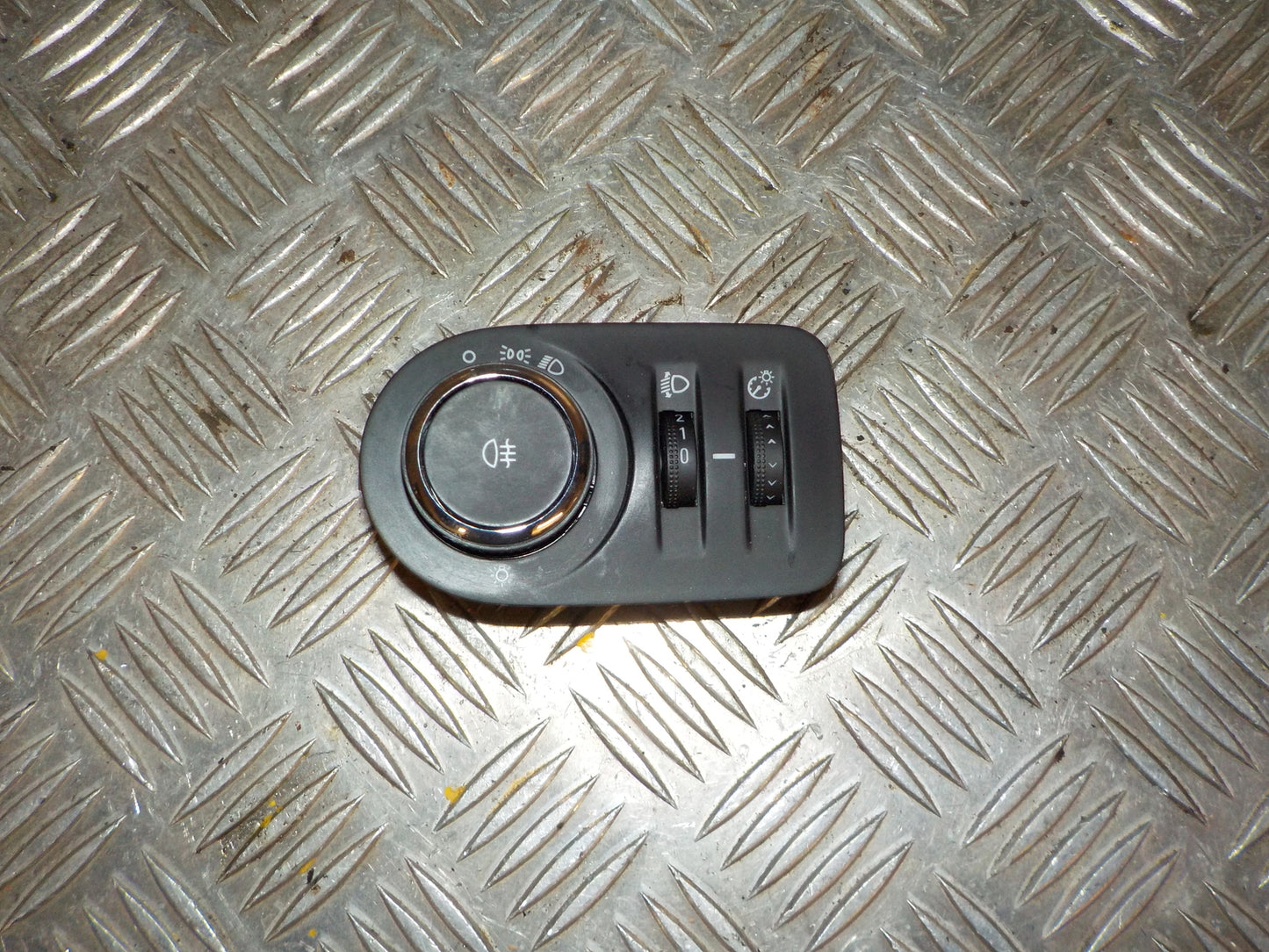 Opel Corsa E Kontakt Lys Med OEM Nr. 13470443 Fra Opel Ophugger