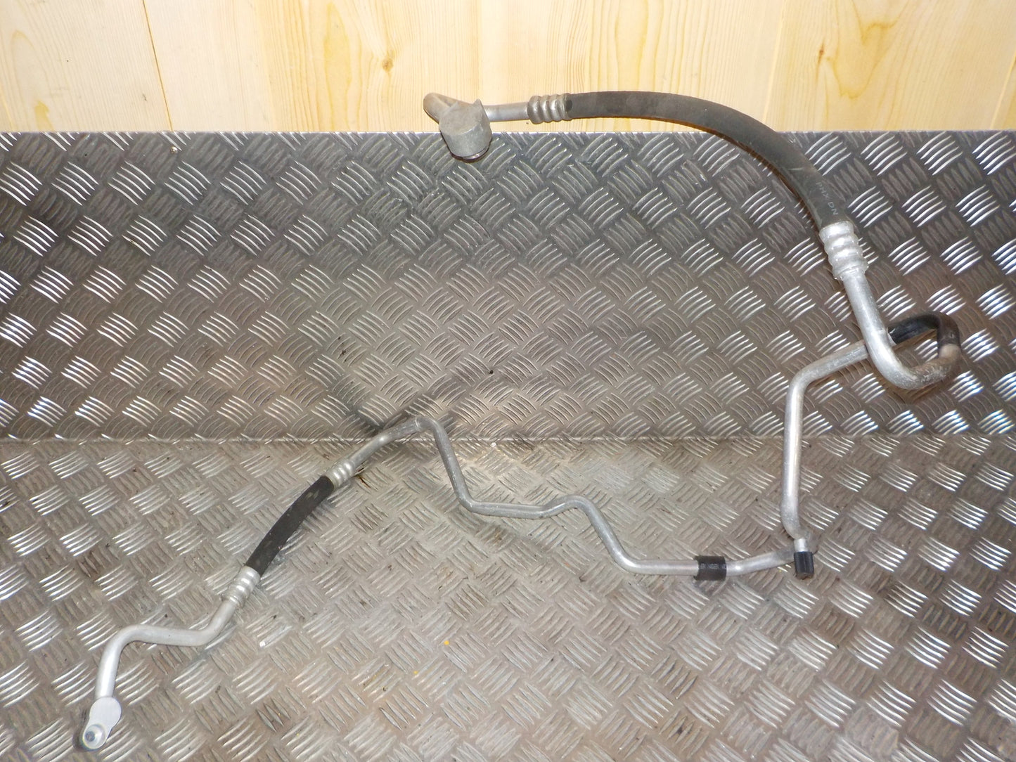 VW Polo 6R Aircond. Rør/Slanger Med OEM Nr. 6R1820743E Fra VW Ophugger