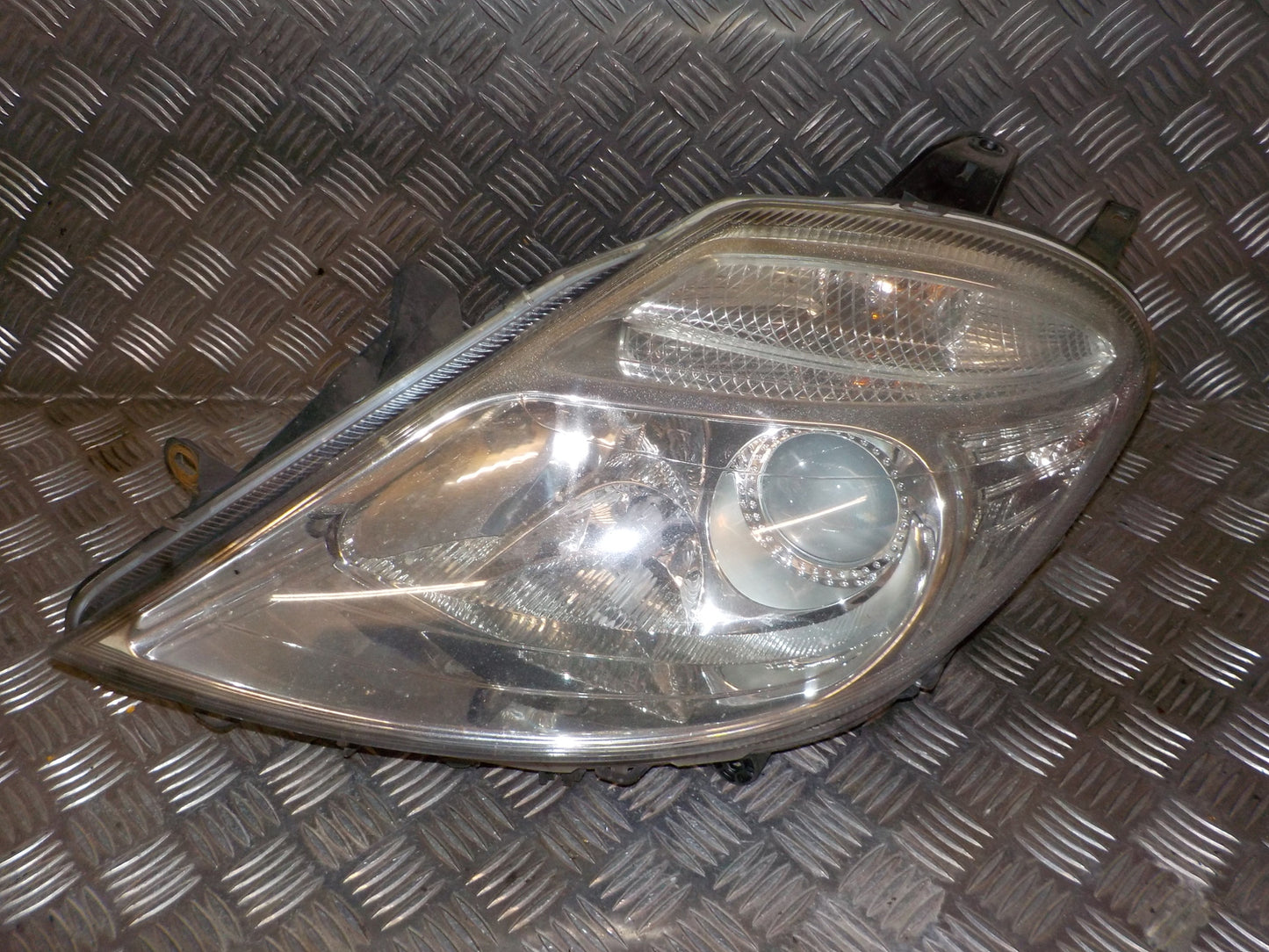 Citroen C8 Forlygte Med OEM Nr. 89006369 Fra Citroen Ophugger