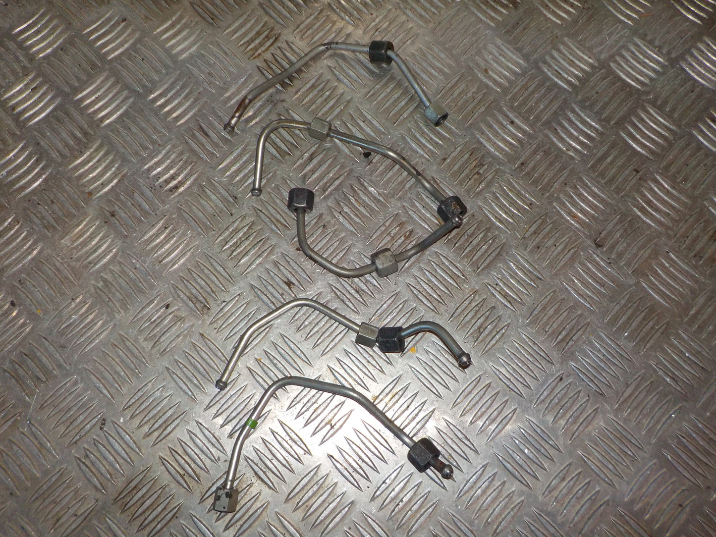 Ford Focus Dyserør Med OEM Nr. 1685827 Fra Ford Ophugger