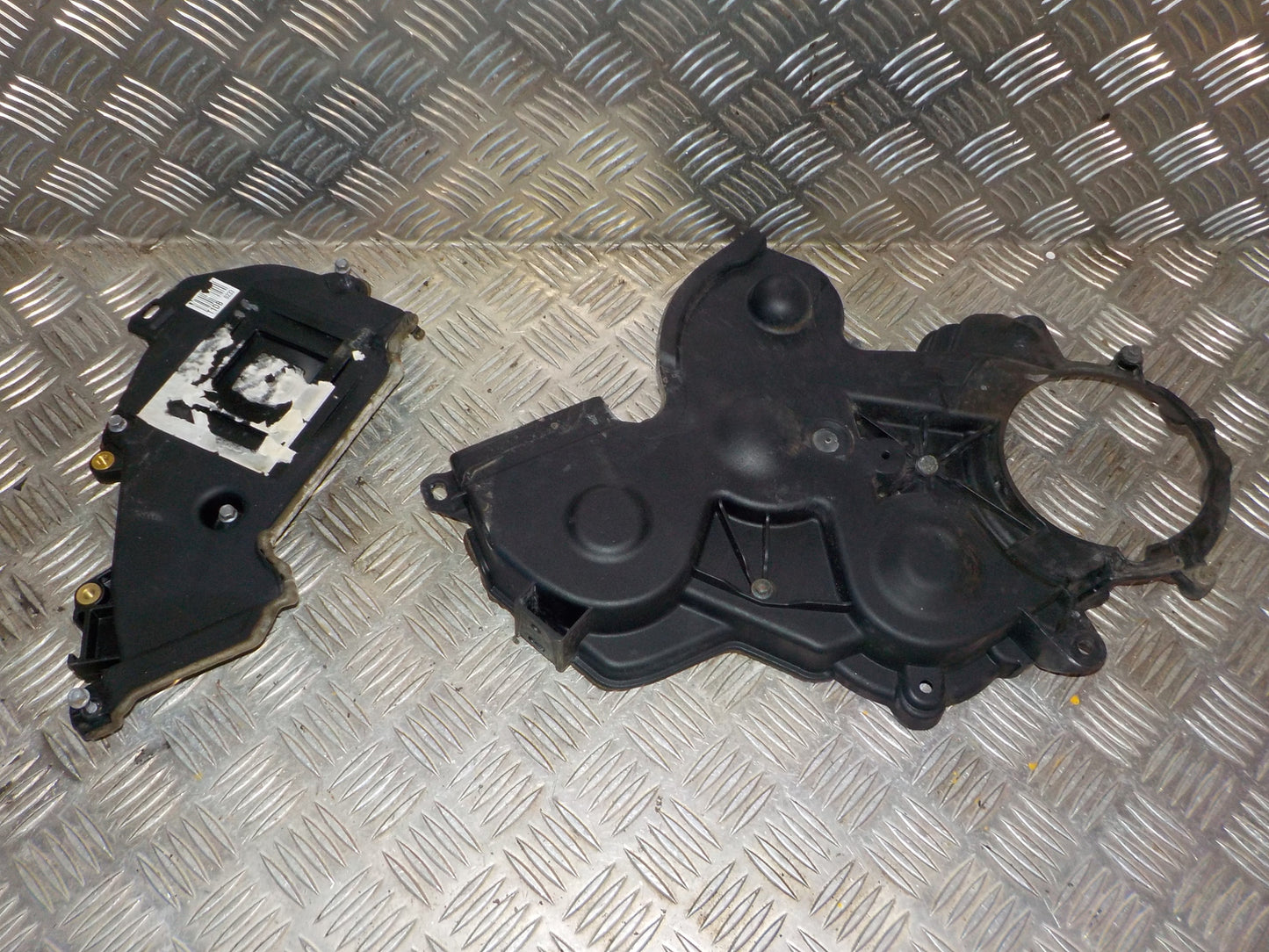 Ford Focus Tandremsdæksel Med OEM Nr. 1811878 Fra Ford Ophugger