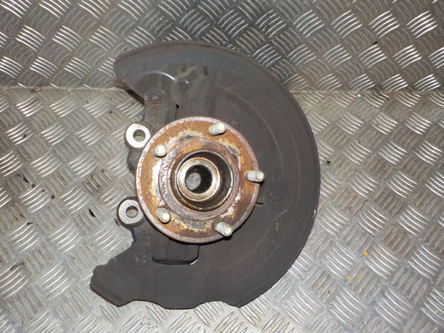 Ford Focus Spindel For V Med OEM Nr. 1882875 Fra Ford Ophugger