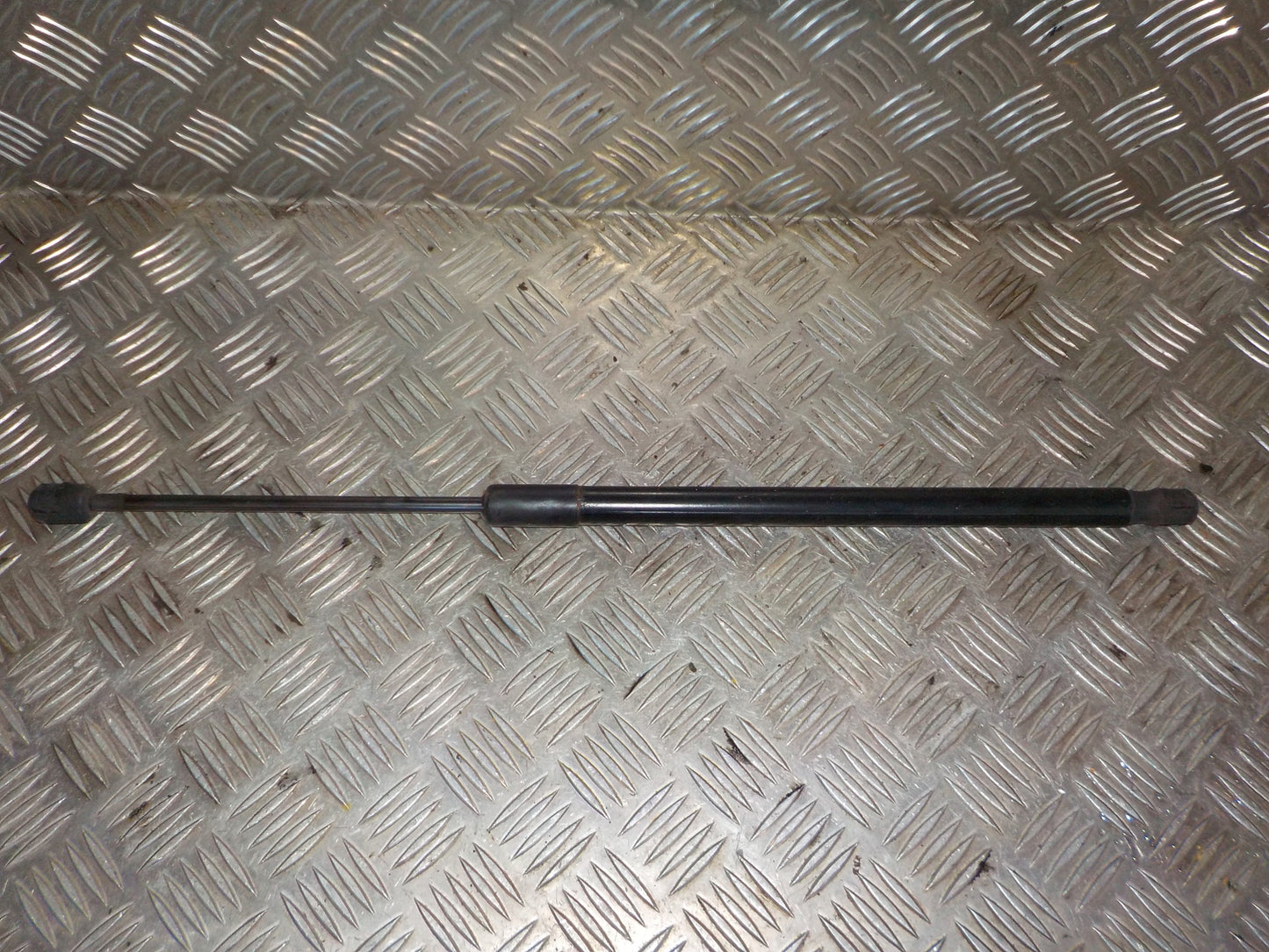 Ford Focus Bagklapsdæmper Med OEM Nr. BM51N406A10AC Fra Ford Ophugger