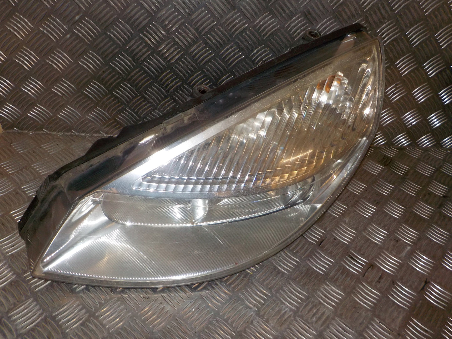 Renault Grand Scenic 2 Forlygte Med OEM Nr. 260605447R Fra Renault Ophugger