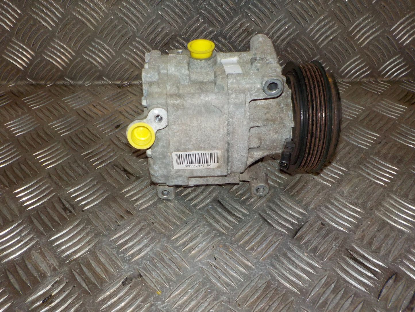 Ford Ka Aircondition Pumpe Med OEM Nr. 51717318 Fra Ford Ophugger