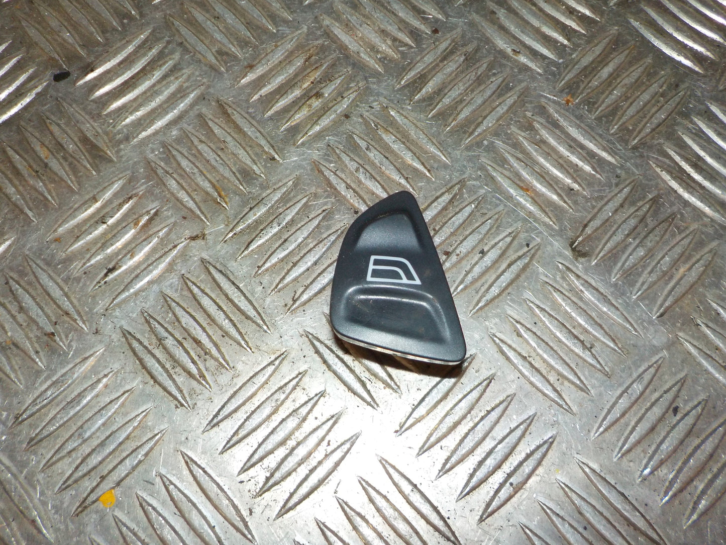 Ford Ka Kontakt Rudehejs Med OEM Nr. Ophugger Fra Ford Ophugger
