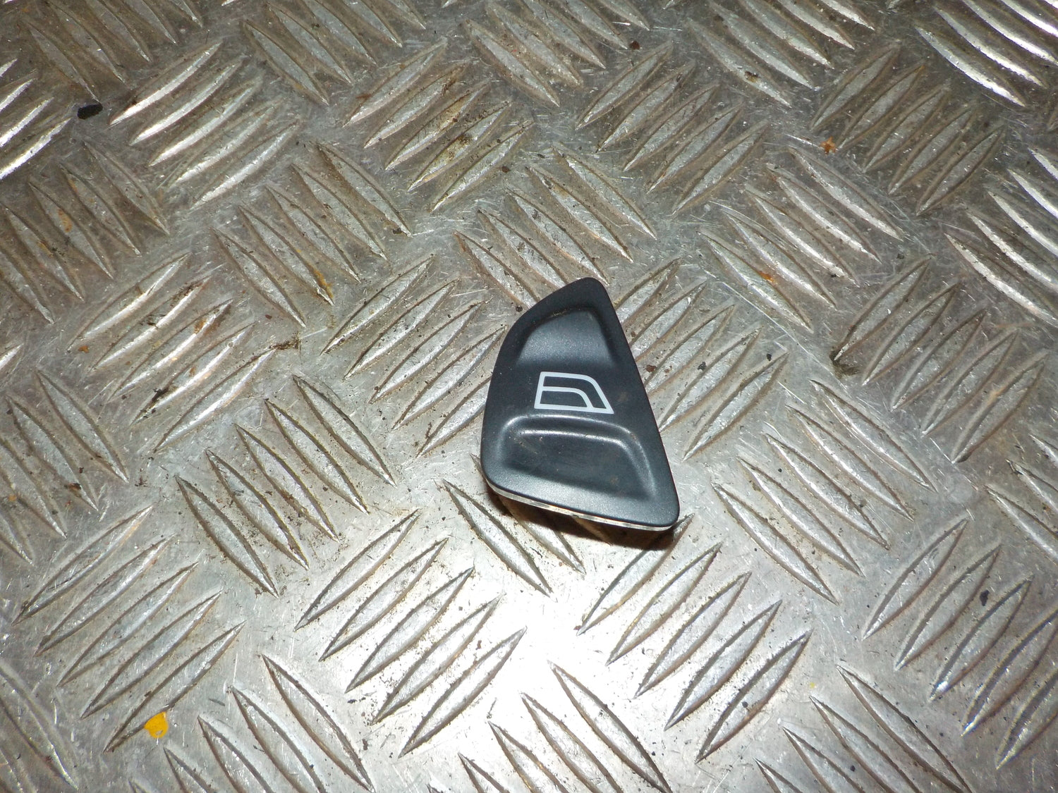 Ford Ka Kontakt Rudehejs Med OEM Nr. Ophugger Fra Ford Ophugger