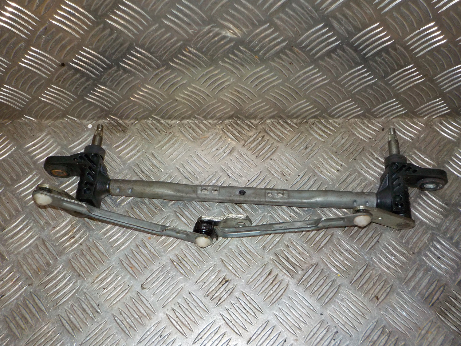 Ford Ka Viskertræk Med OEM Nr. Ophugger Fra Ford Ophugger