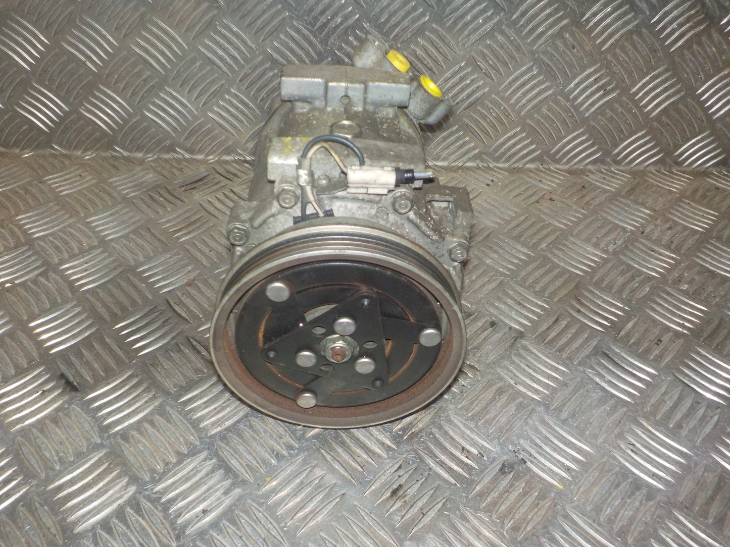 Dacia Logan Aircondition Pumpe Med OEM Nr. 8200866443 Fra Dacia Ophugger
