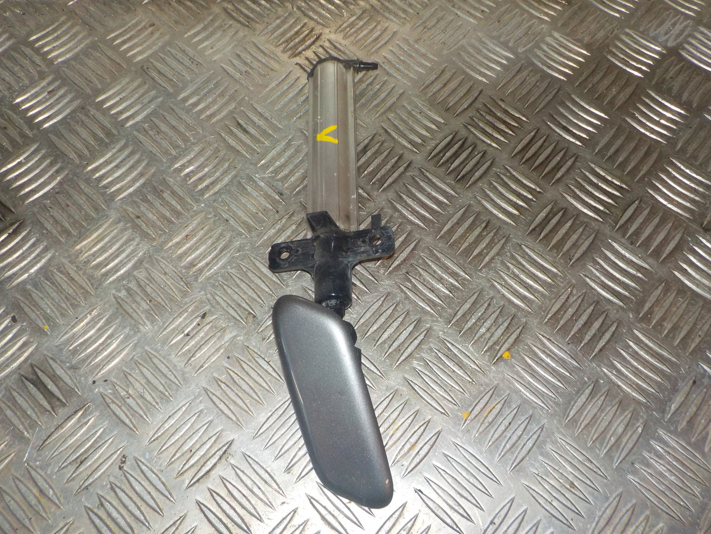Renault Laguna 3 Sprinklerdyse Med OEM Nr. 3071006803 Fra Renault Ophugger