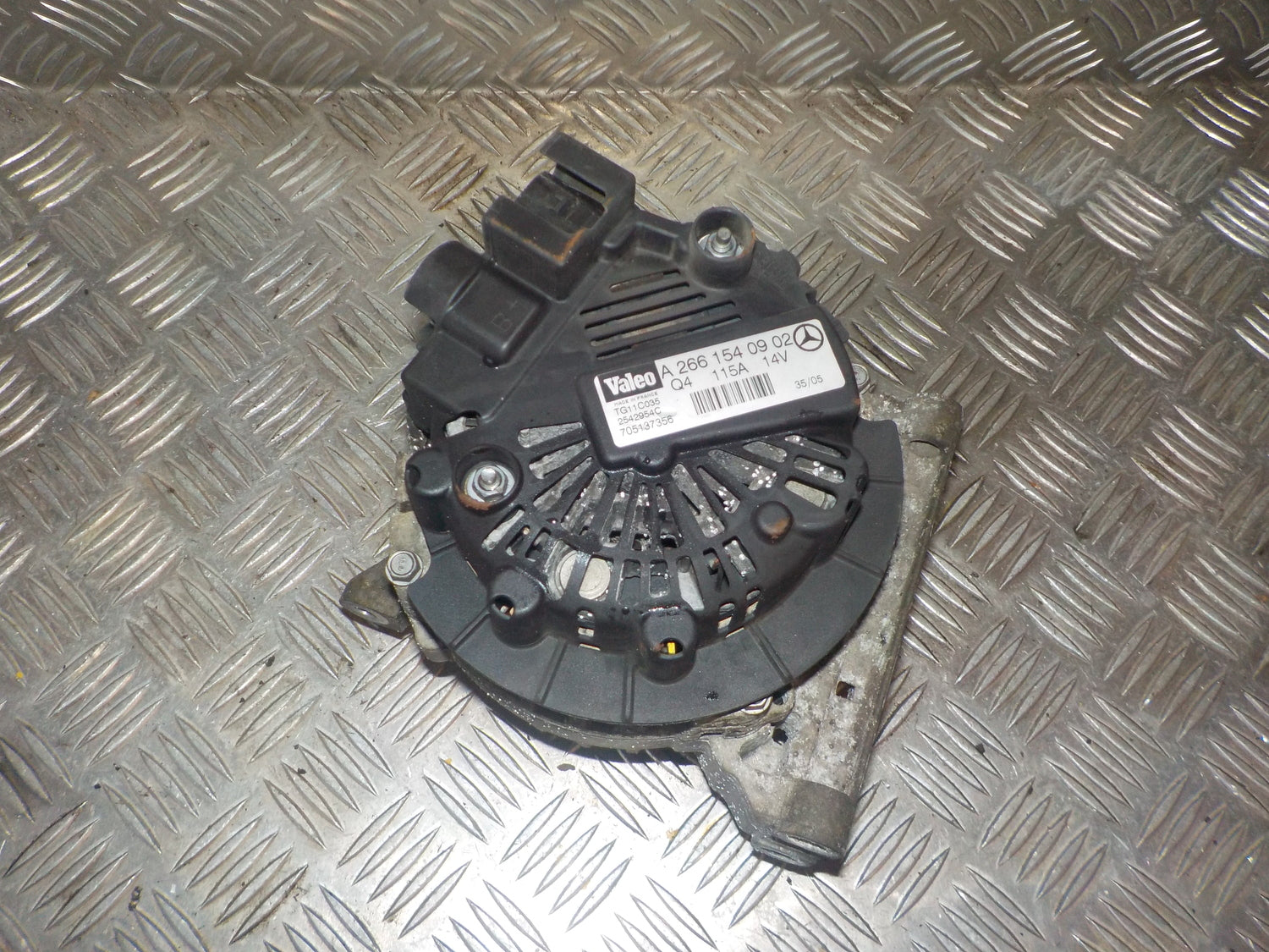 Mercedes B W245 Generator Med OEM Nr. 2661540902 Fra Mercedes Ophugger