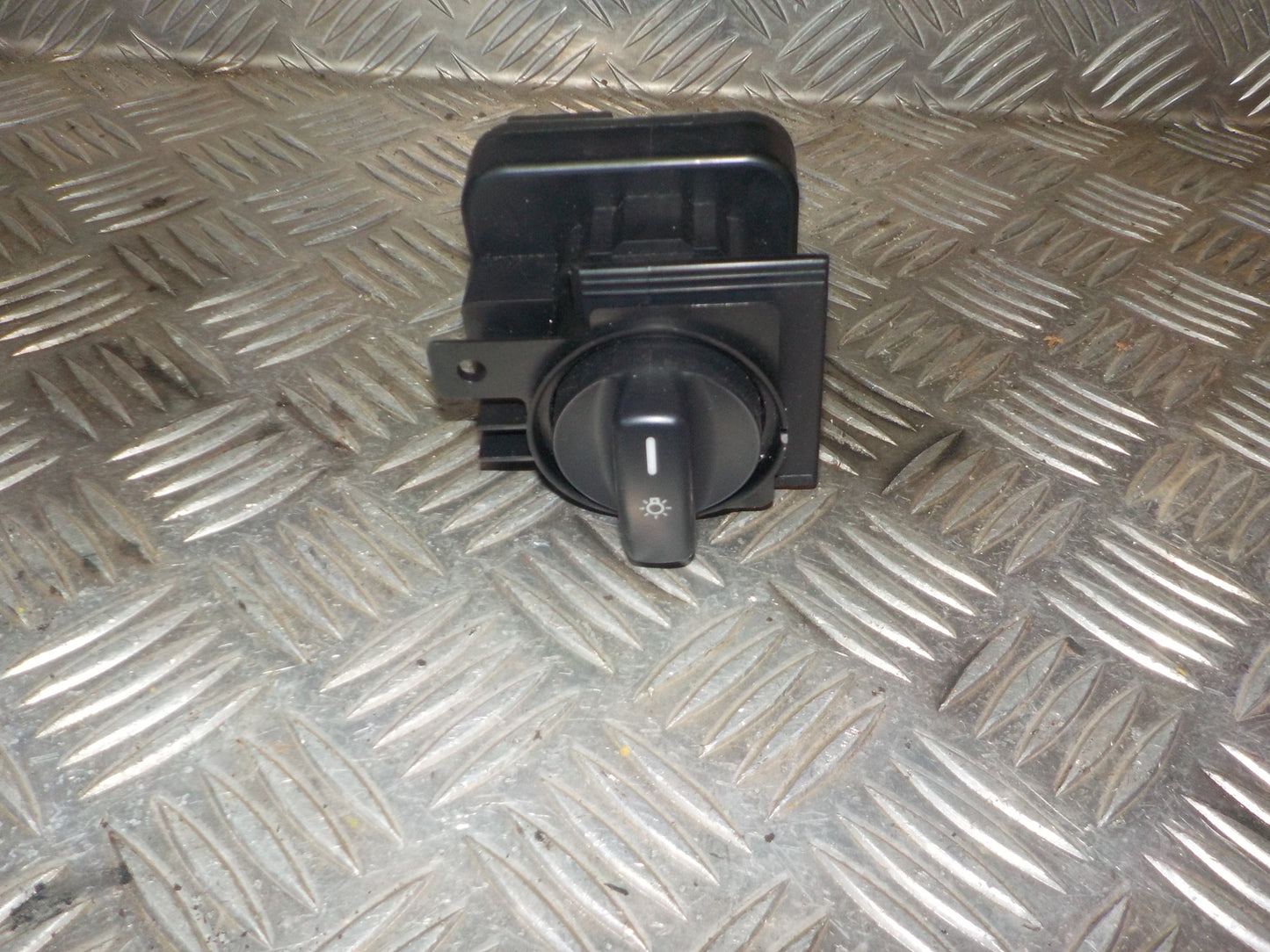 Mercedes B W245 Kontakt Lys Med OEM Nr. 1695451304 Fra Mercedes Ophugger