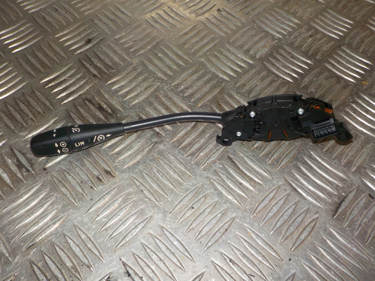 Mercedes B W245 Fartpilot Kontakt Med OEM Nr. 1695450004 Fra Mercedes Ophugger