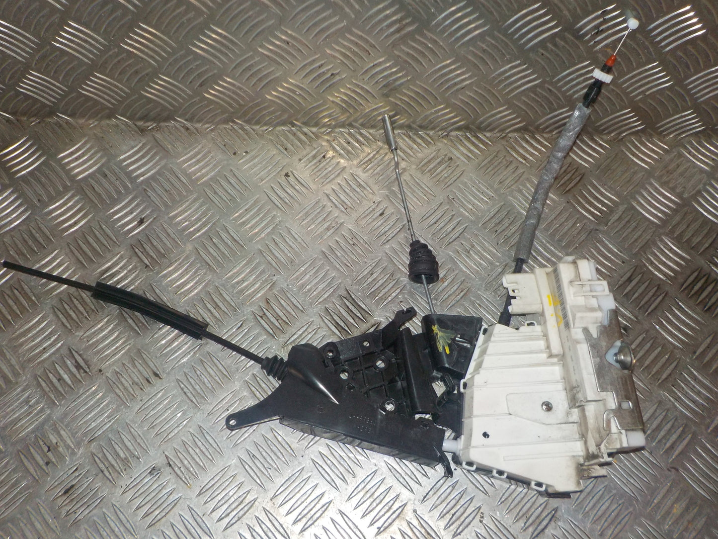 Mercedes B W245 Dørlås Med OEM Nr. 1697202535 Fra Mercedes Ophugger